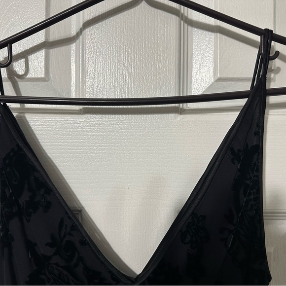 Tahari dress black and green velvet size unknown fits small - Picture 2 of 11